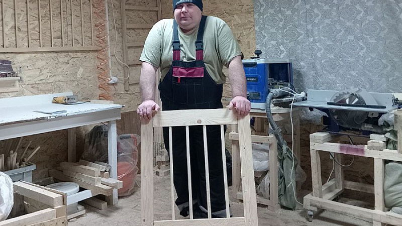 В Кирове ветеран СВО открыл производство детских кроваток